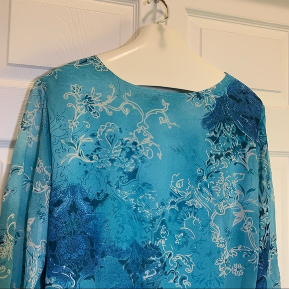 Dressbarn Beautiful Blue Flowy Top Size 1X - Picture 6 of 7